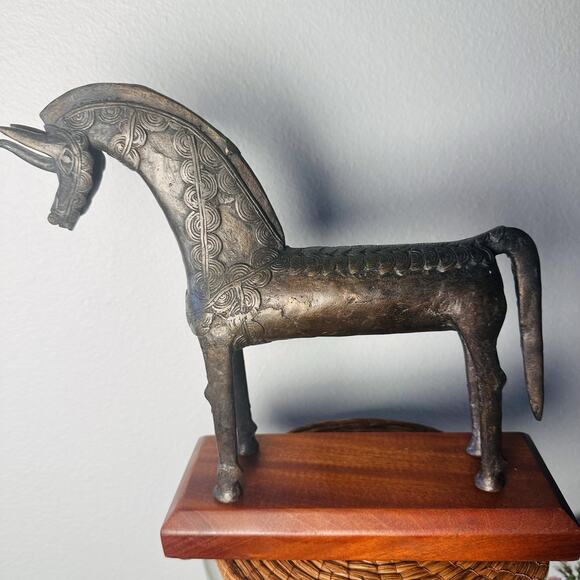RARE Dogon Bronze Horse Sculpture • Mali • Solid Lost-Wax Bronze • 12”x10" - Picture 6 of 9